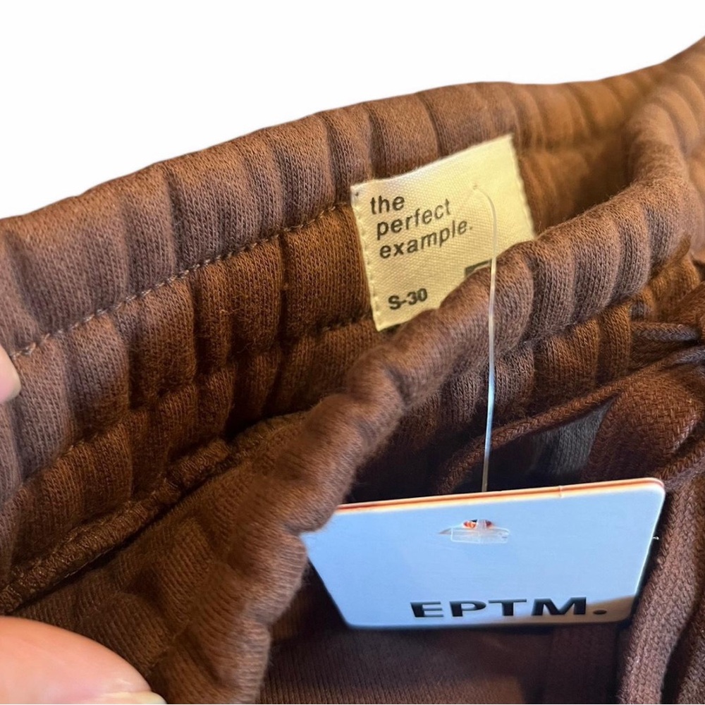 Casual Brown Shorts with Elastic Waist - Picture 2 of 4